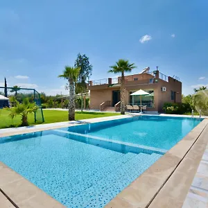 ferme-de-vacances-avec-une-grande-villa-a-marrakech.marrakeshhotelsmorocco.com/